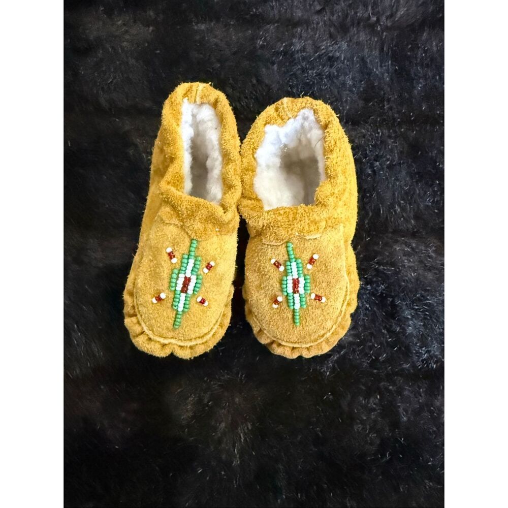 Children's Moose Hide Suede Fleece Lined Beaded Moccasins crib shoes